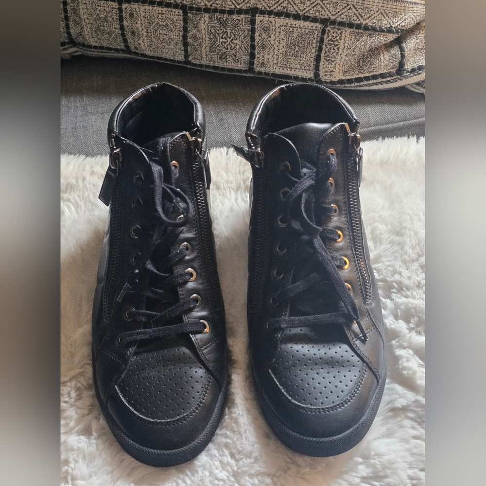 EUC Chanel Women's Black Leather CC Logo High-top Sneakers, Size 39